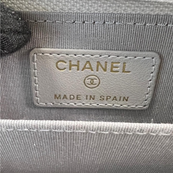 SOLD Authentic CHANEL Caviar Quilted Boy Zip Around Coin Purse Wallet - Picture 6 of 9